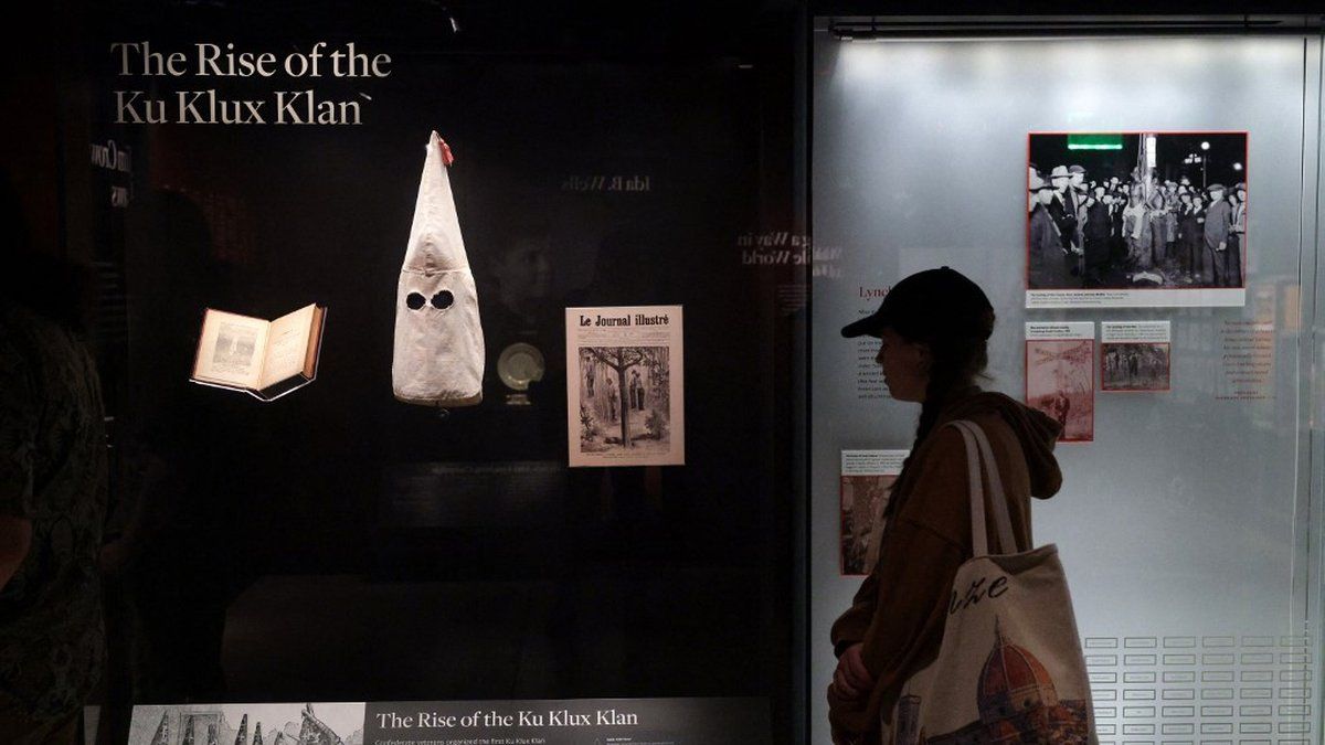Une soirée déguisée qui dérange : quand le blackface et le Ku Klux Klan deviennent "juste un jeu"