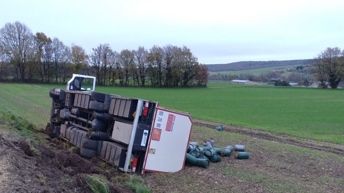Un camion de gaz se renverse : la D725 bloquée pendant des heures à Yzeures-sur-Creuse