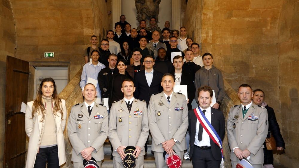 Vingt et un jeunes s’engagent avec l’Armée de terre à Aix-en-Provence
