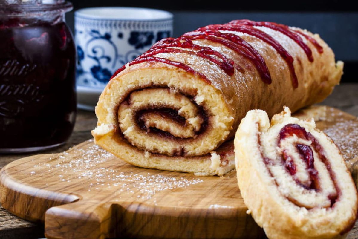 Maîtriser l'art de rouler une génoise sans craquer