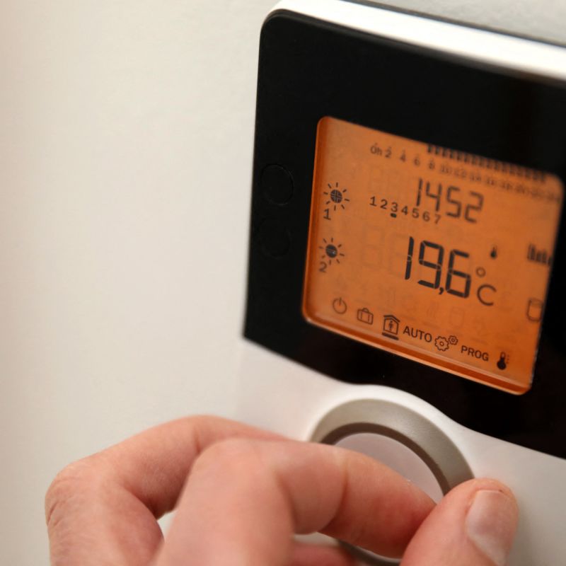Le report des thermostats programmables : un choix stratégique du gouvernement