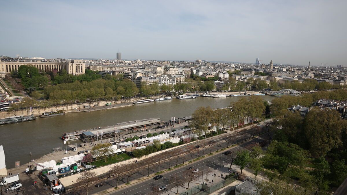 Un couple échappe de justesse à la Seine après une chute de voiture inattendue