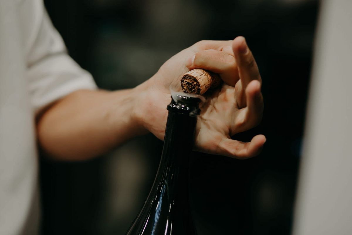 Des astuces surprenantes pour déboucher votre vin sans tire-bouchon