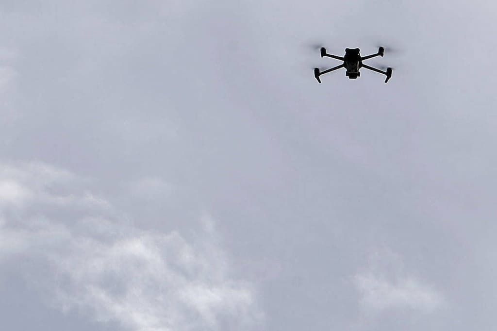 Drones suspects survolent la base navale française : intervention des fusiliers marins
