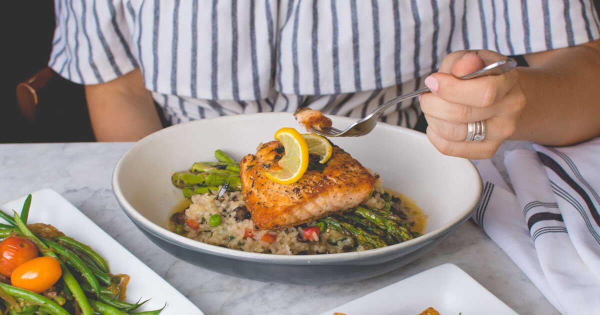 Pourquoi la sardine devrait prendre la place du saumon dans nos assiettes