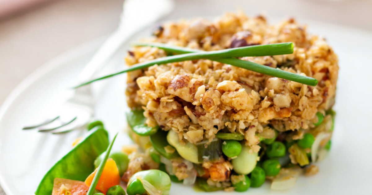 Sublimez vos repas avec un crumble de légumes aux noisettes