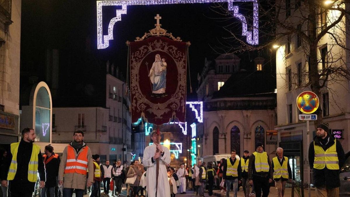 Célébration festive de l'Immaculée Conception à Nantes : une procession lumineuse rassemble la communauté