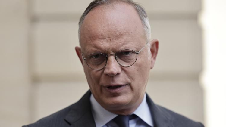 Édouard Philippe en ligne de mire : l'abstention des députés Horizons face au budget de la Sécu