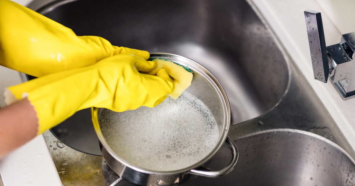 Redonnez éclat à vos poêles en inox grâce à cette méthode naturelle