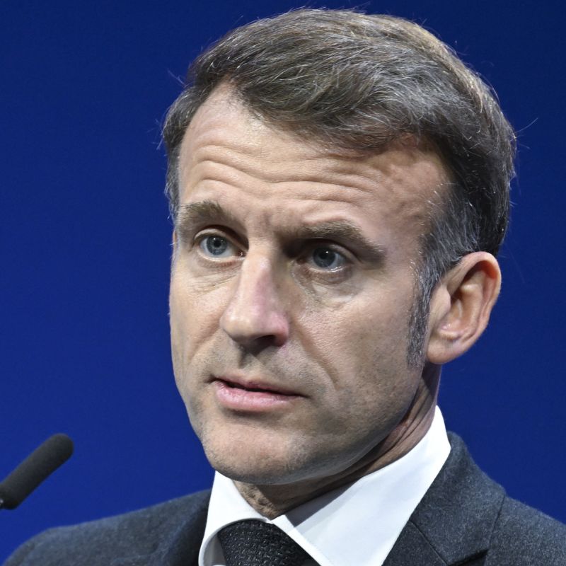 Emmanuel Macron annonce une loi pour interdire les réseaux sociaux aux jeunes en France