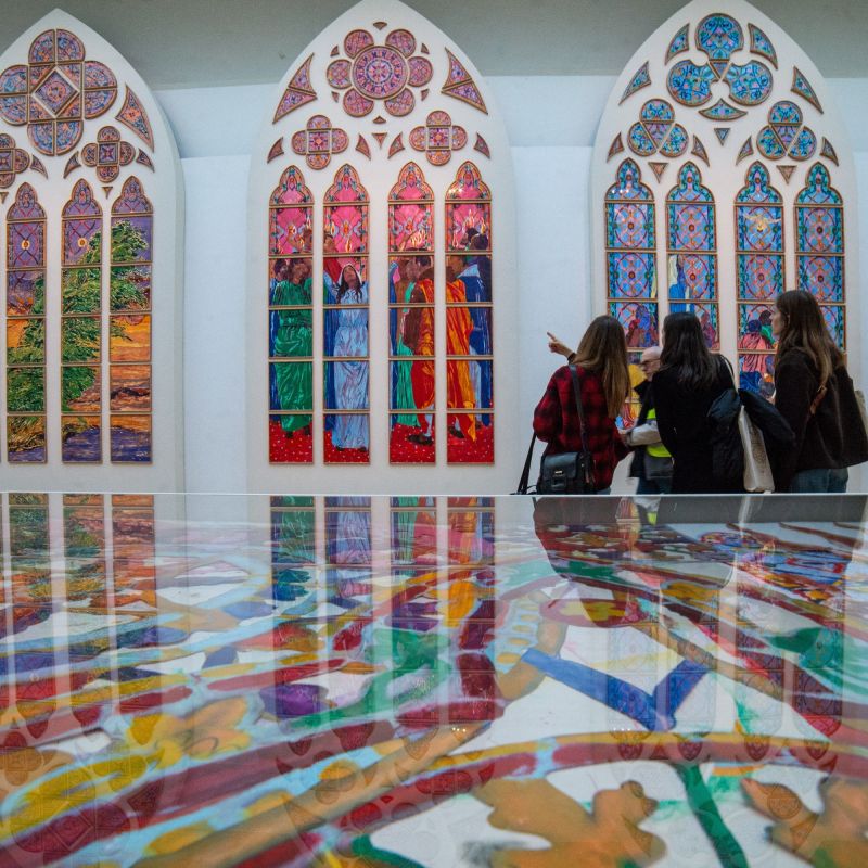 Claire Tabouret : un regard neuf sur les vitraux de Notre-Dame