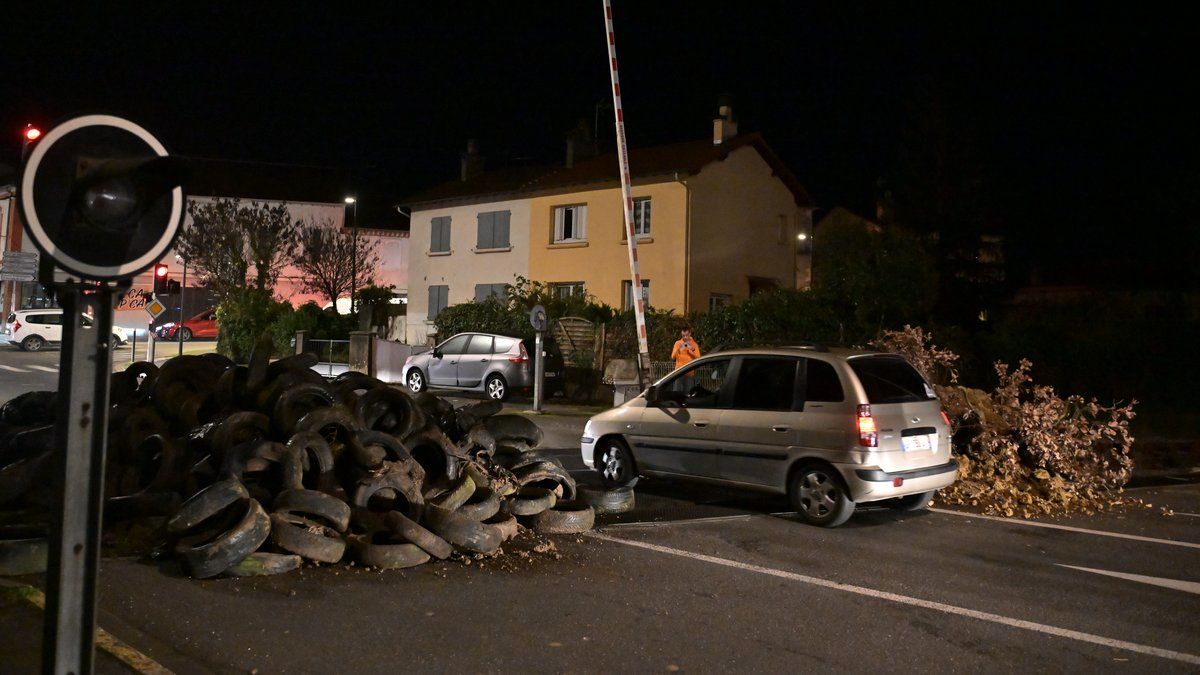 La mobilisation des agriculteurs se renforce à Auch : un mouvement qui bloque la ville