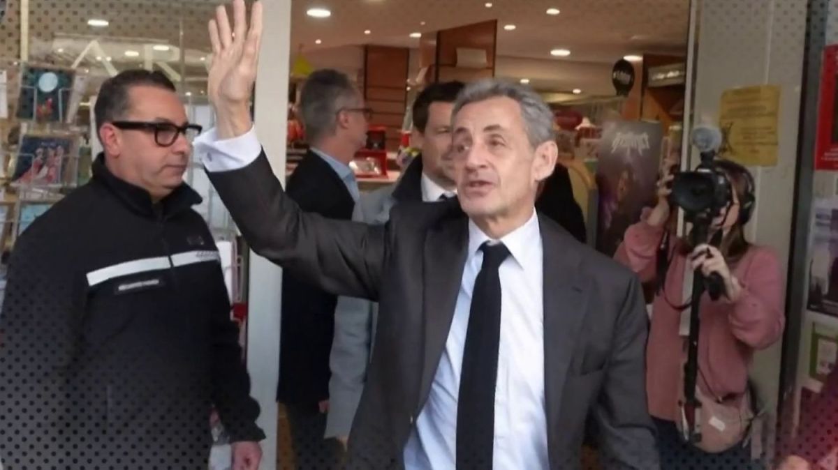 Nicolas Sarkozy et l'union des droites : un jeu dangereux ou une opportunité ?