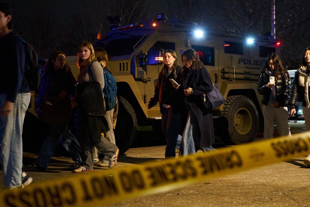 Une fusillade tragique à l’université Brown : la chasse à l’homme continue