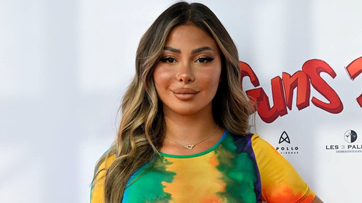 Maeva Ghennam en tournée : la pharmacie en émoi face à l'influence