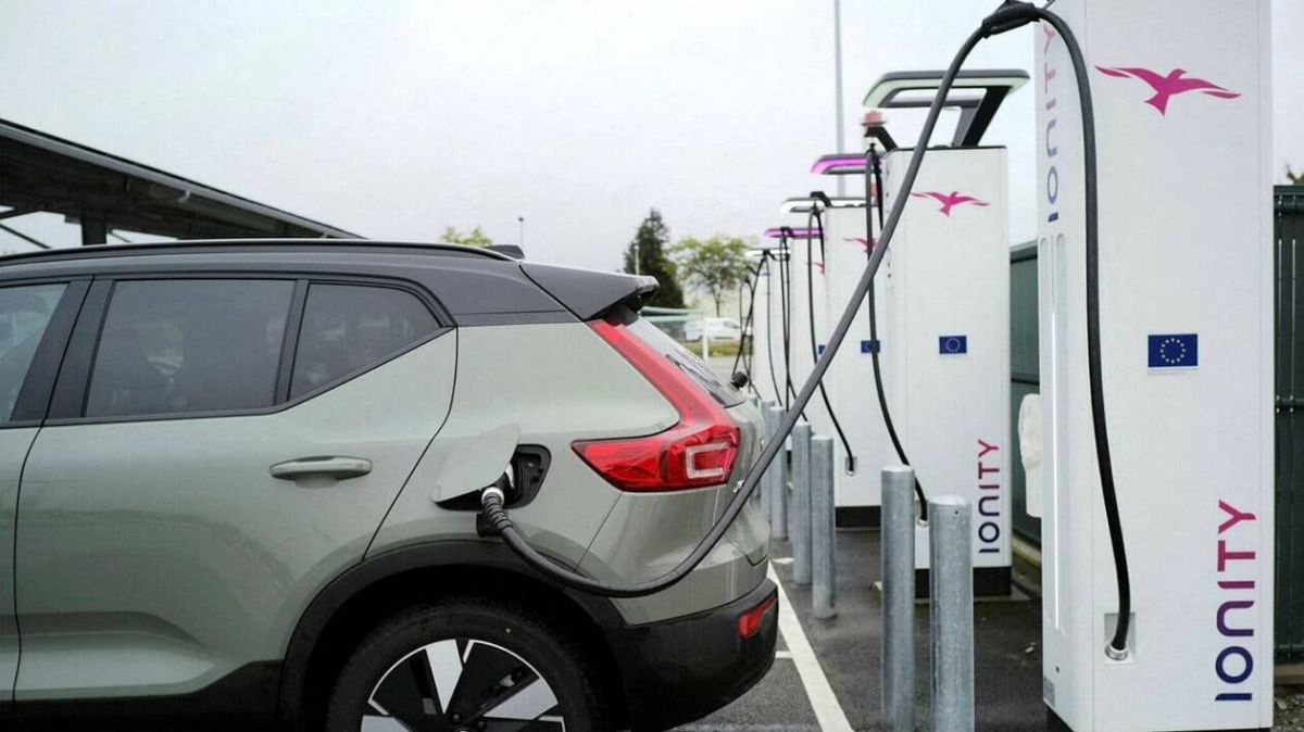 L'Union européenne tourne le dos au tout-électrique : quelles conséquences pour l'industrie auto ?