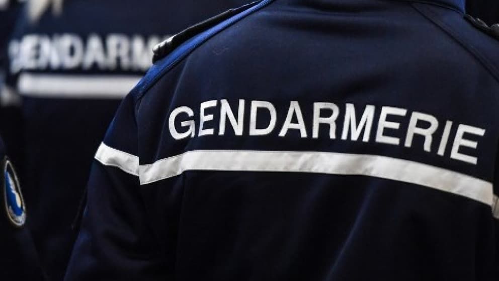 Un gendarme tirant lors d'une rave party crée une onde de choc à Carhaix