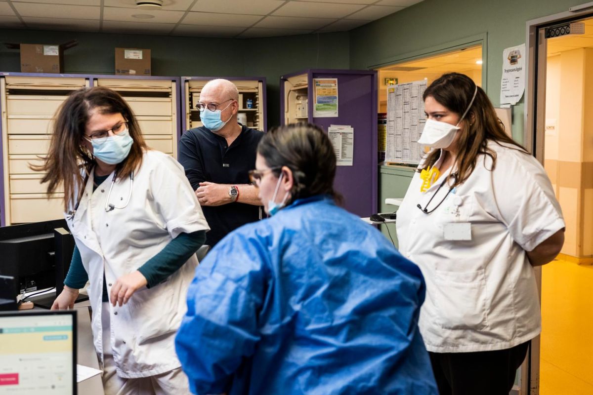 Une grippe virulente attendue : les hôpitaux en alerte pour les fêtes