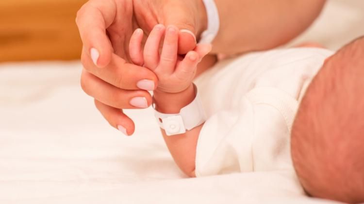 Un nouveau congé de naissance pour renforcer la parentalité en France