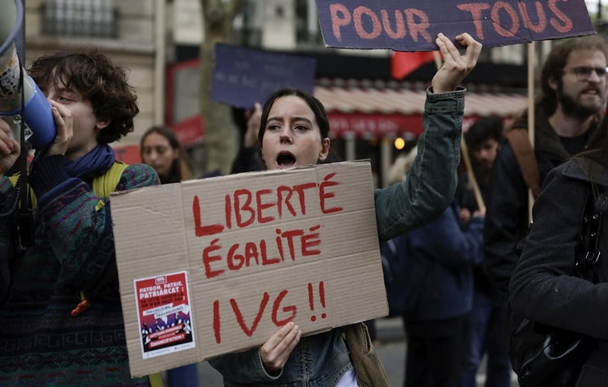 Le Parlement réhabilite les femmes condamnées pour avortement : une étape historique