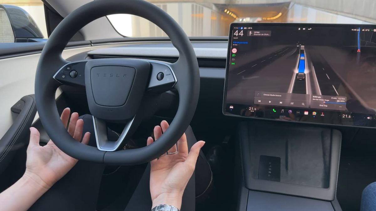 La conduite autonome de Tesla séduit Paris : immersion à bord d'une expérience inattendue