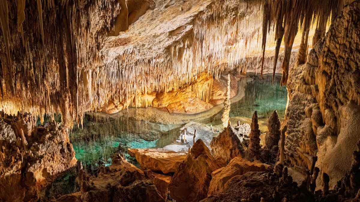 Un moine thaïlandais survivant après des jours piégé dans une grotte