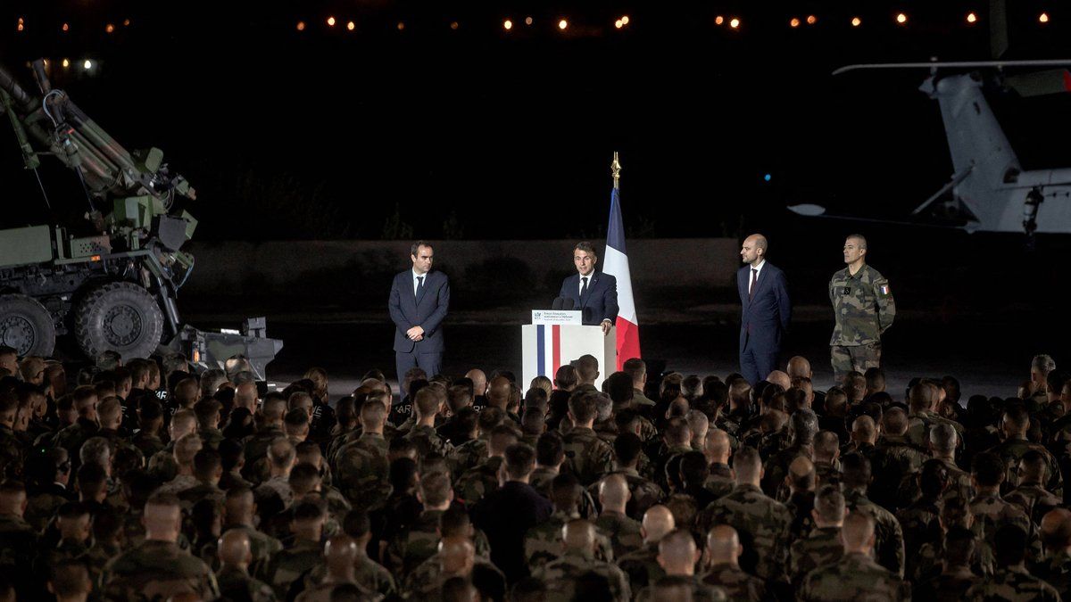 Un Noël militaire sous le soleil des Émirats : Emmanuel Macron se rapproche des forces françaises