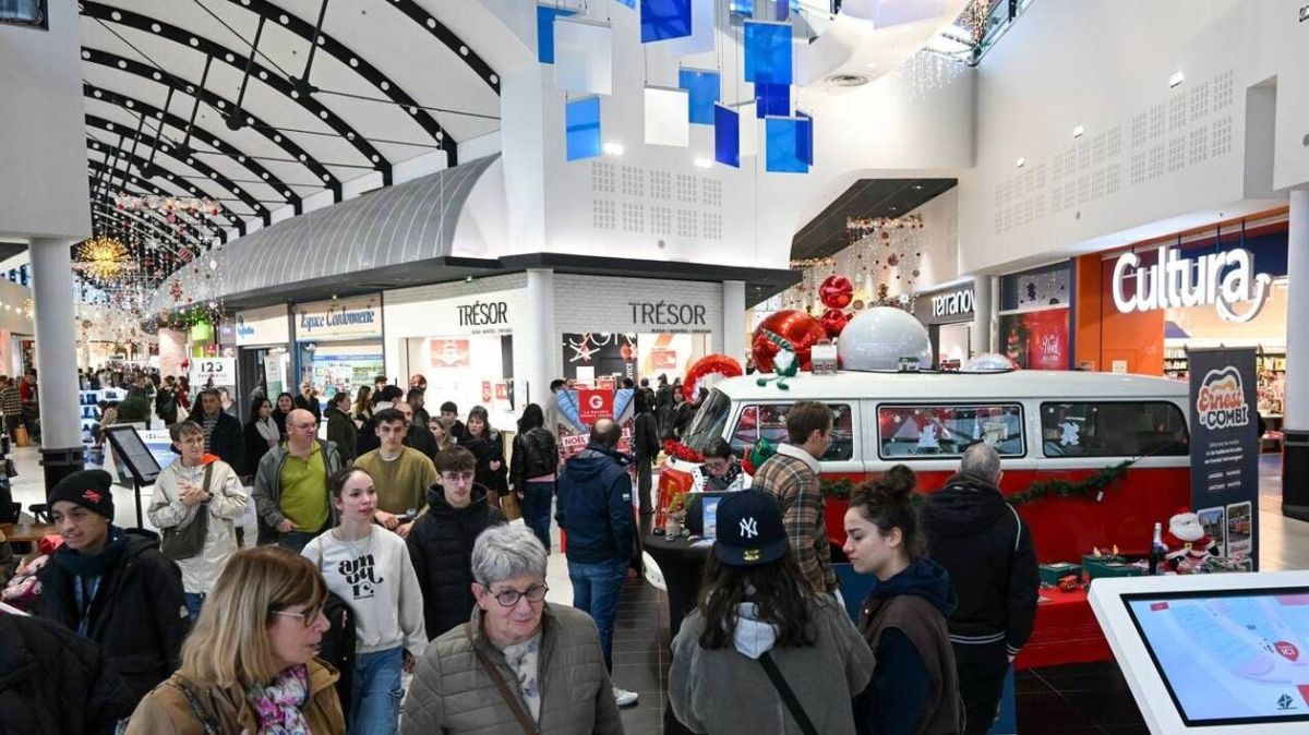 Shopping frénétique : la fièvre des achats de Noël au cœur d'Espace Anjou