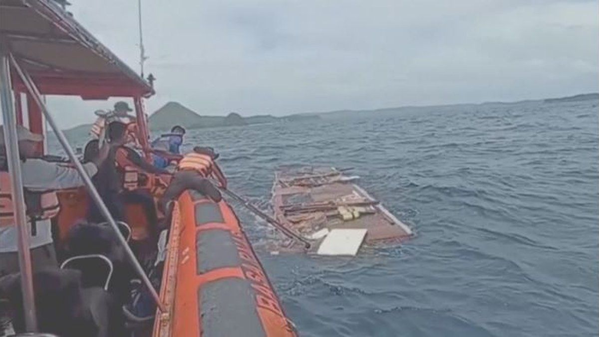 Naufrage tragique : un entraîneur de football et ses enfants toujours introuvables en mer