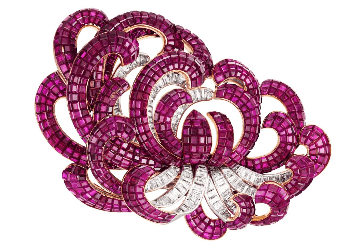 Le serti mystérieux : l'art caché de la haute joaillerie