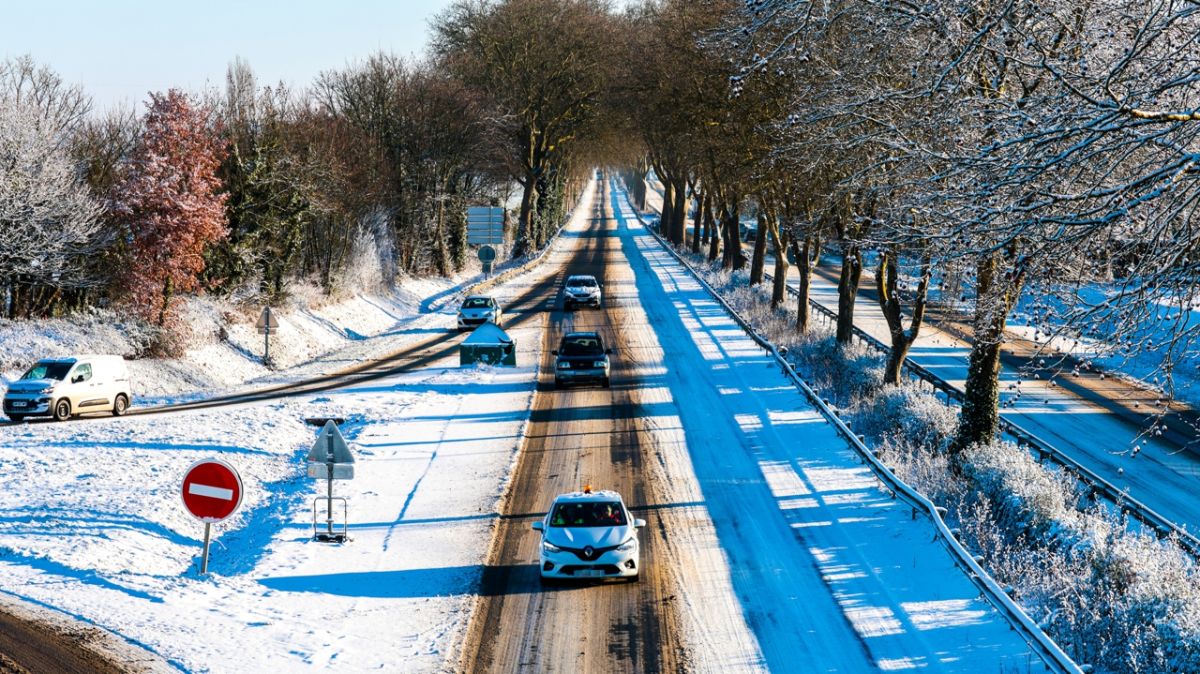 Neige et verglas : vos droits et devoirs au travail face aux intempéries