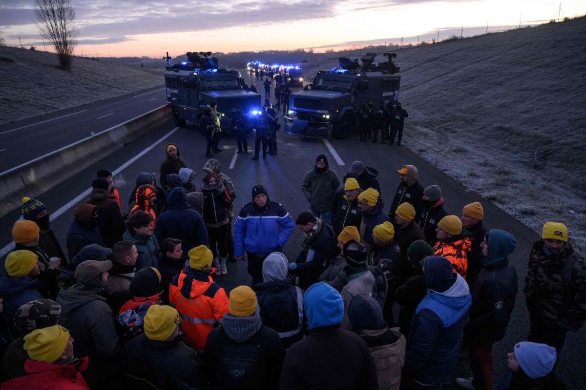 Des agriculteurs en colère paralysent Toulouse : un acte de désespoir