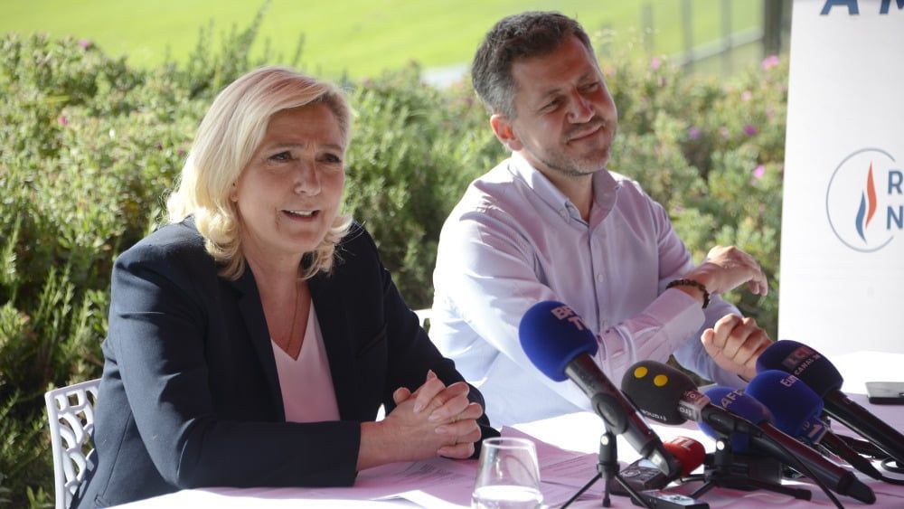 Marine Le Pen fait escale à Marseille pour soutenir Franck Allisio