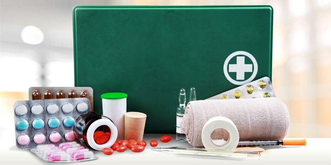 Préparez votre pharmacie de secours : essentiels à avoir chez soi et en voyage