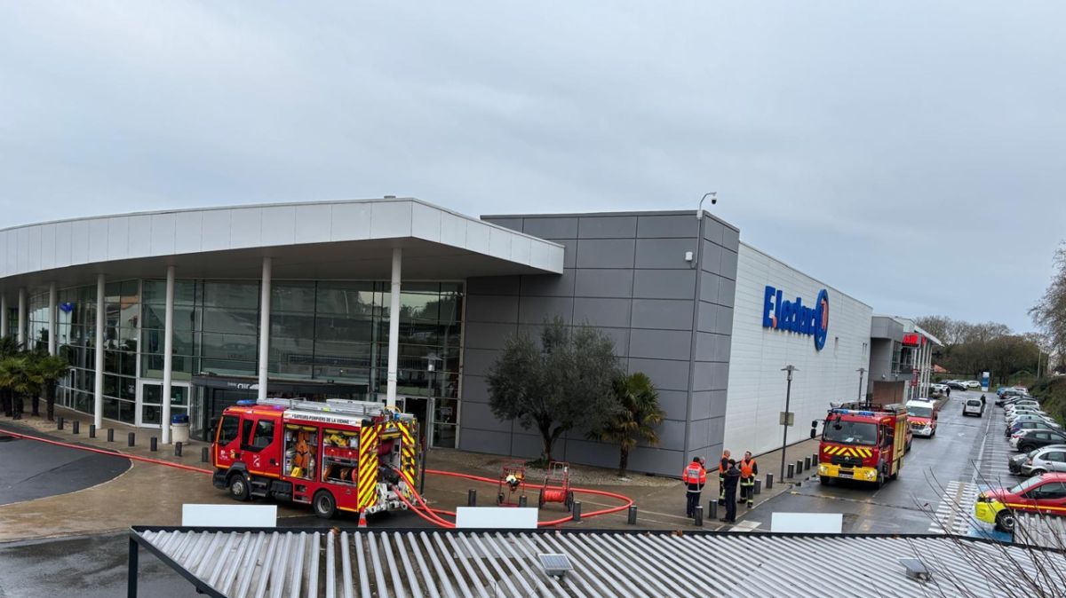 Evacuation au centre Leclerc de Poitiers suite à une fuite d'hydrocarbures