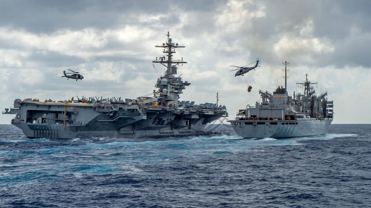 Une armada disséminée : les États-Unis renforcent leur présence militaire près de l'Iran