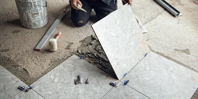 Bien choisir le carrelage de terrasse : astuces et coûts à connaître