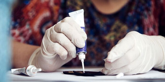 Coller du plastique : le guide essentiel pour choisir la bonne colle