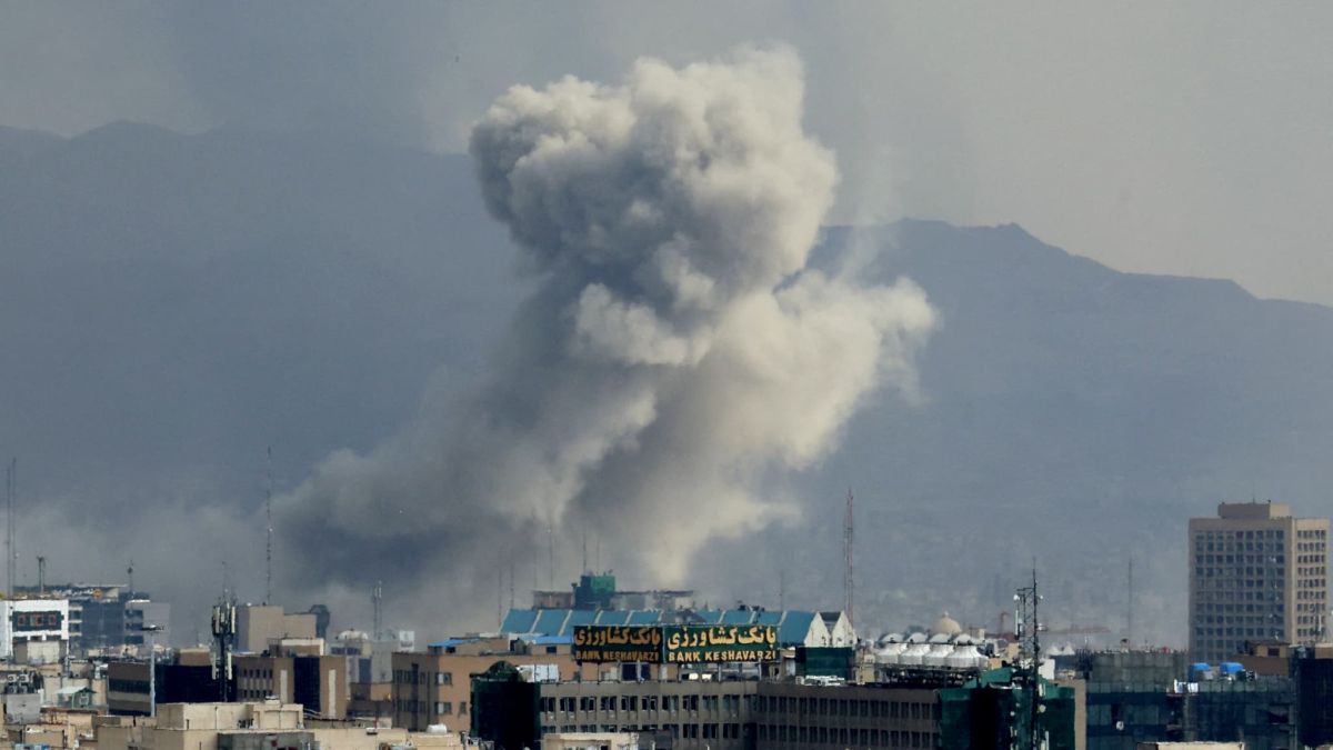 Des milliers de manifestants à Téhéran pour soutenir la République islamique après la mort d'Ali Khamenei