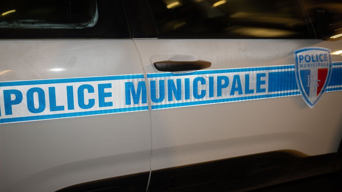 Un détenu en fuite après un transfert judiciaire : la vidéo choquante de sa fuite