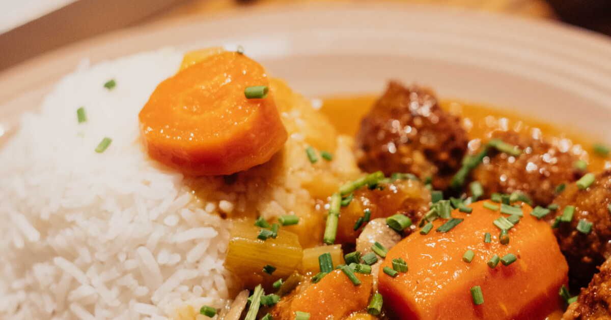 Une recette familiale irrésistible : boulettes de viande et riz aux légumes