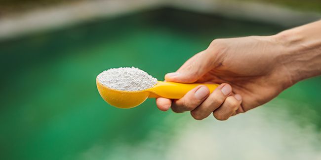 Chlore choc : guide essentiel pour une piscine impeccable