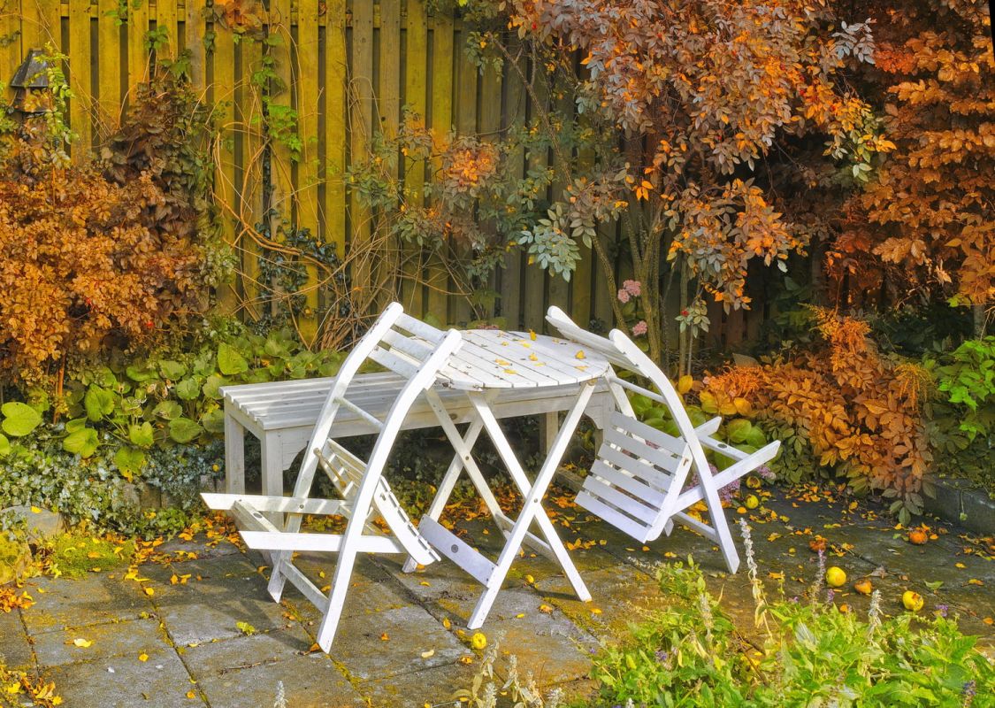 Préparez votre mobilier de jardin pour l'hiver : le geste incontournable