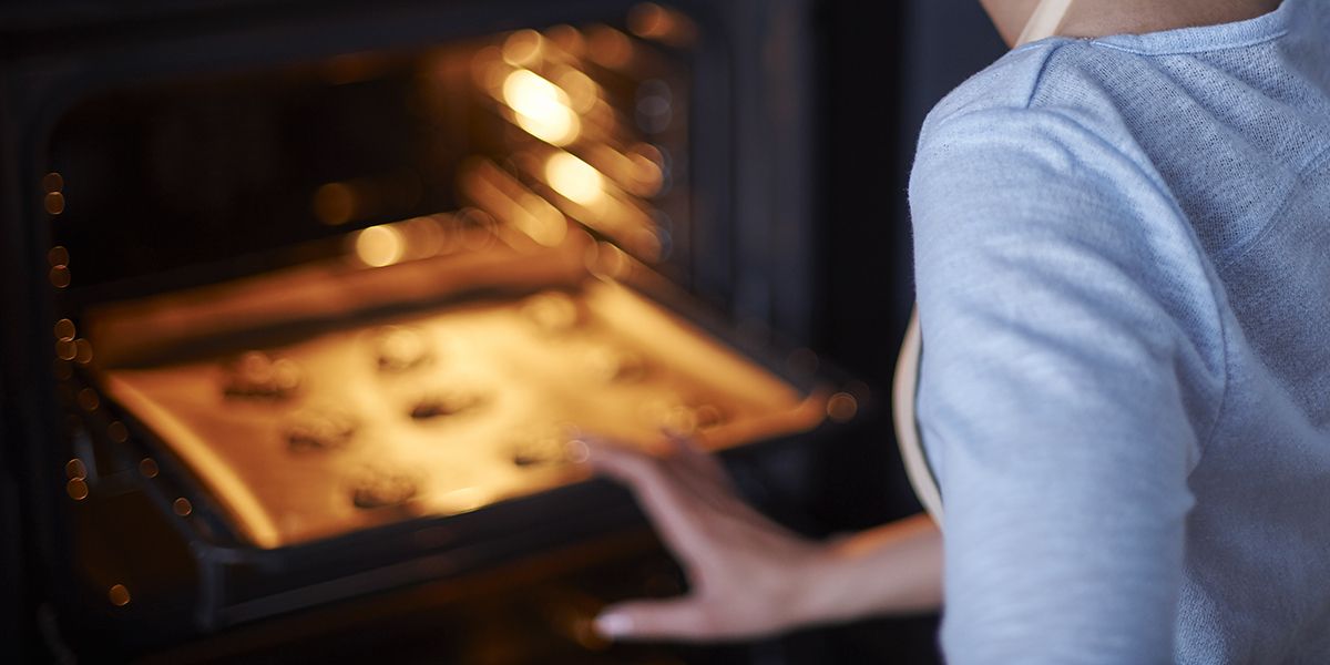 Des astuces infaillibles pour un nettoyage rapide de votre lèchefrite