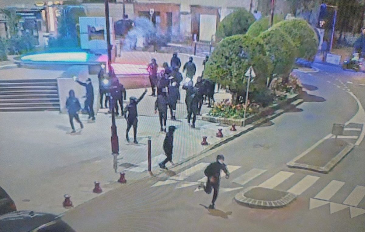 Fresnes sous le choc : dix mineurs impliqués dans le saccage de la mairie