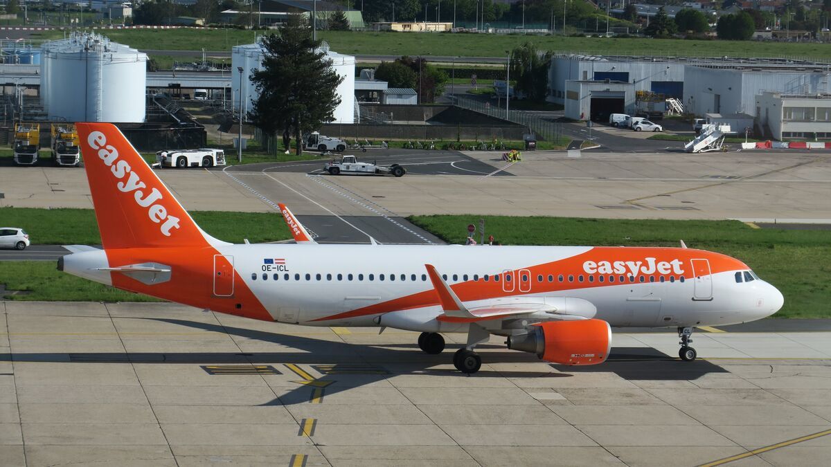 Un cortège de mariage perturbe l'aéroport d'Orly avec des tirs de mortiers