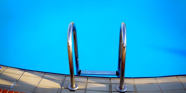 l'eau trouble de la piscine : comment diagnostiquer et résoudre le problème facilement