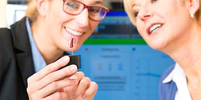 Comprendre la presbyacousie chez les seniors : enjeux et solutions