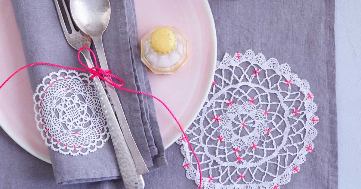 Transformez votre table avec des napperons créatifs