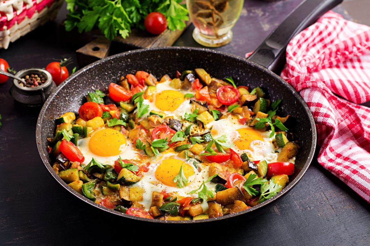 Des légumes au cumin sublimés par un œuf cassé selon Cyril Lignac